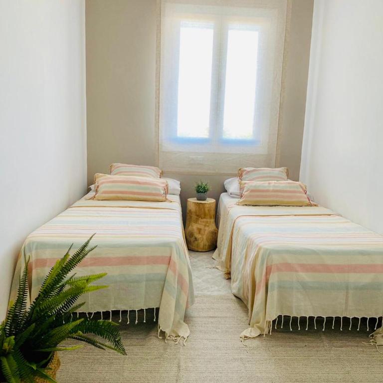 Homing La Pineda 23 - Three-Bedroom Apartment - 16
