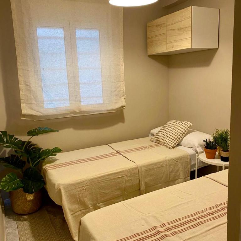 Homing La Pineda 23 - Three-Bedroom Apartment - 14