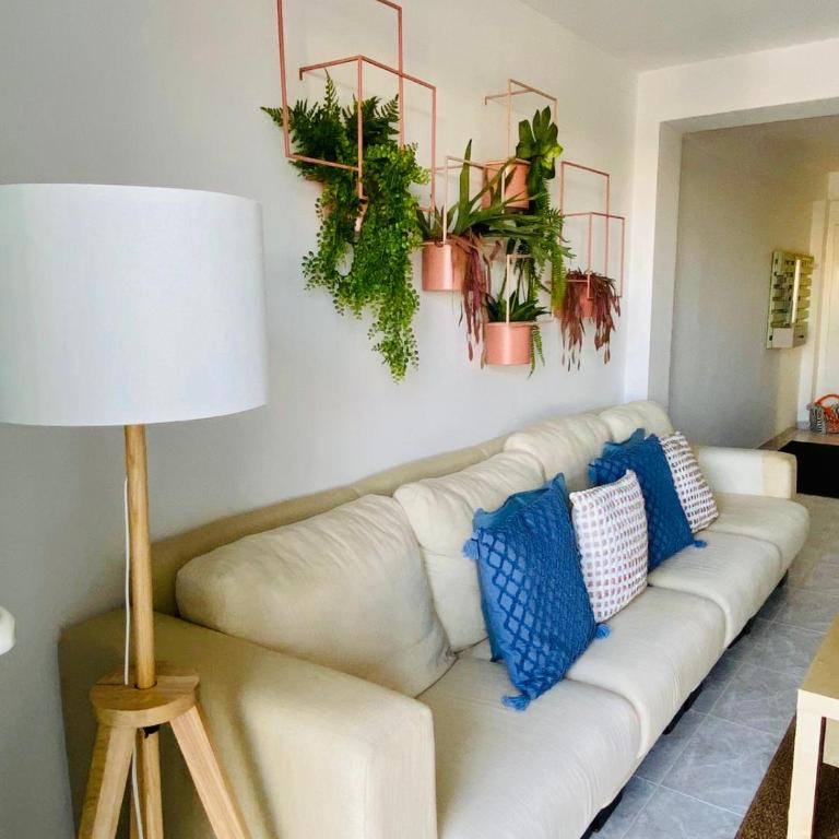 Homing La Pineda 23 - Three-Bedroom Apartment - 2