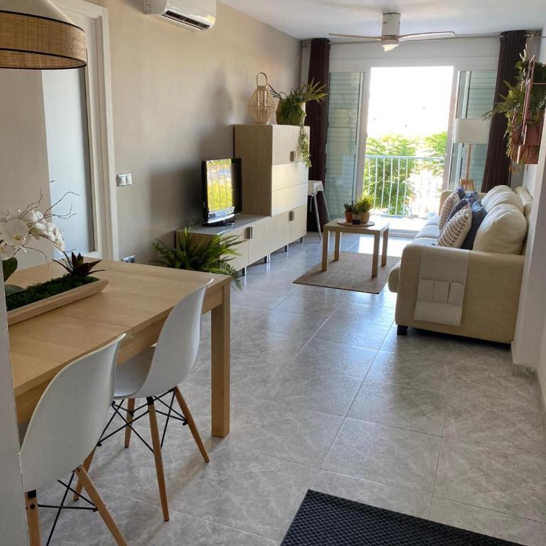 Homing La Pineda 23 - Three-Bedroom Apartment - 5
