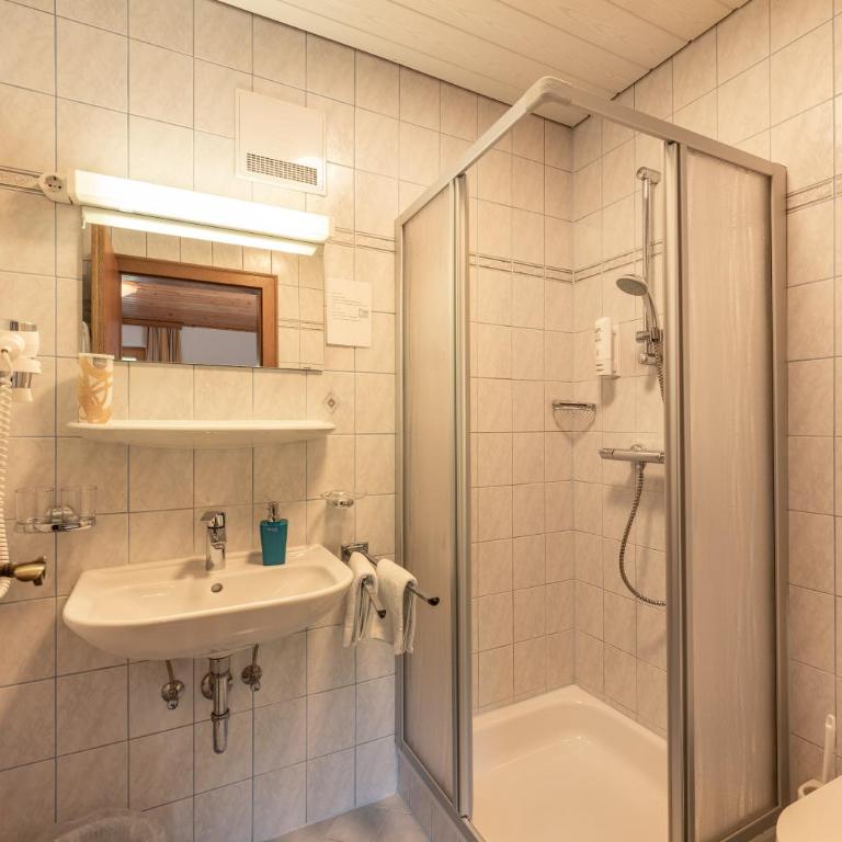 Gästehaus Huber Frühstückspension - Doppelzimmer mit Balkon - 3