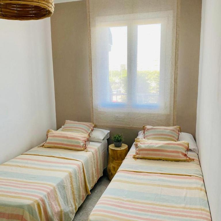 Homing La Pineda 23 - Three-Bedroom Apartment - 17