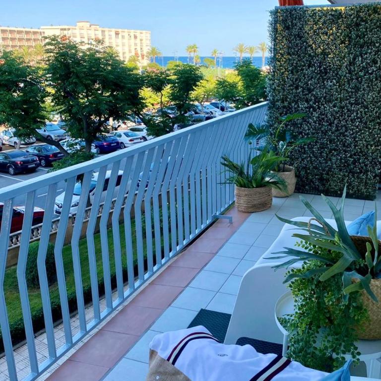 Homing La Pineda 23 - Three-Bedroom Apartment - 20