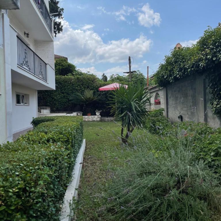 Apartment Garden - Studio Apartment - 13