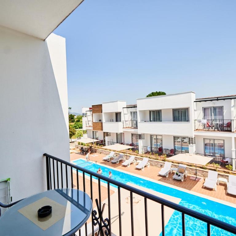 Hotel Halibas - Dvokrevetna Soba sa Bračnim Krevetom i Pogledom na Bazen - 4