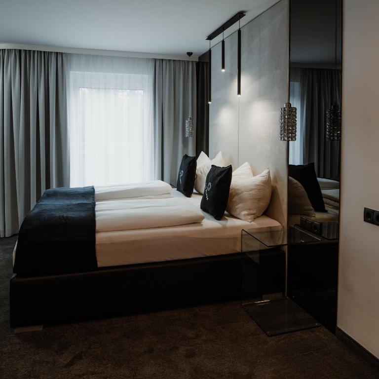 The Place Boutique & Design Hotel Flachau - Doppelzimmer mit Zustellbett - 1
