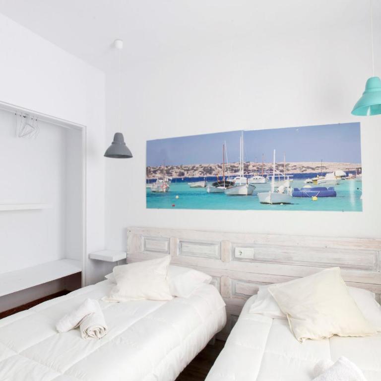 Hostal Ibiza - Habitación Doble con baño compartido - 2 camas - 5