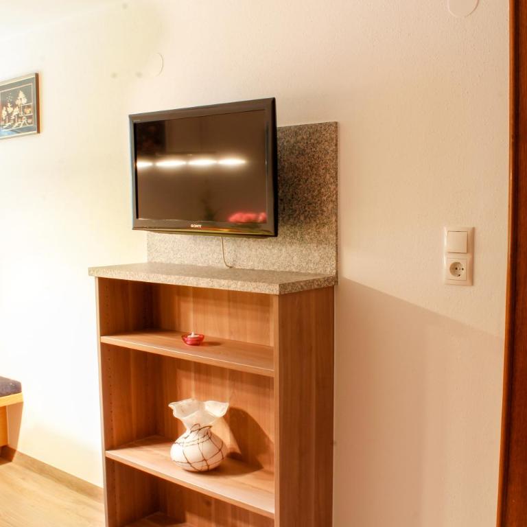 Haus Ganeu - Apartment mit Balkon - 19