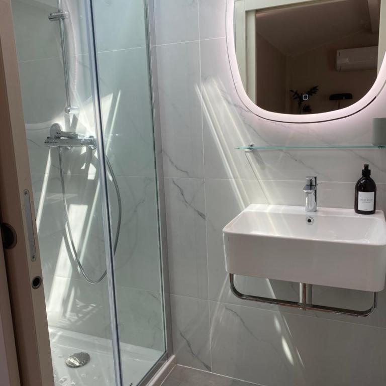 Le Petit Bijou Sète, 5 appartements - Luxury Two-Bedroom Apartment with Private Terrace - Penthouse - 19