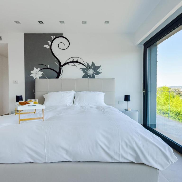 Architect-Designed Villa with Heated Pool for 10 Guests! - Villa - 15