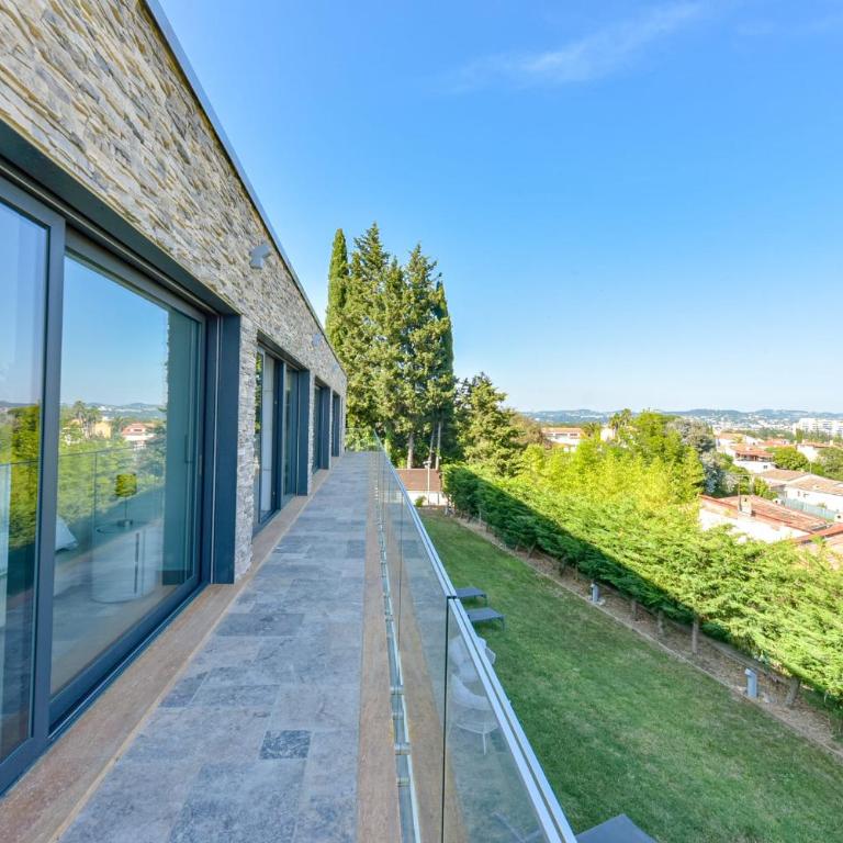 Architect-Designed Villa with Heated Pool for 10 Guests! - Villa - 16