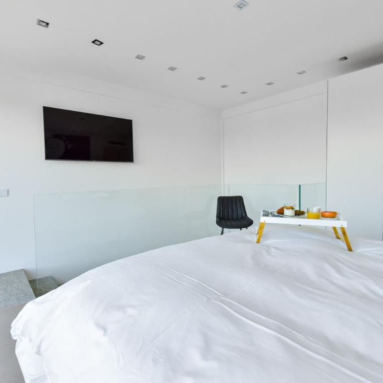 Architect-Designed Villa with Heated Pool for 10 Guests! - Villa - 19