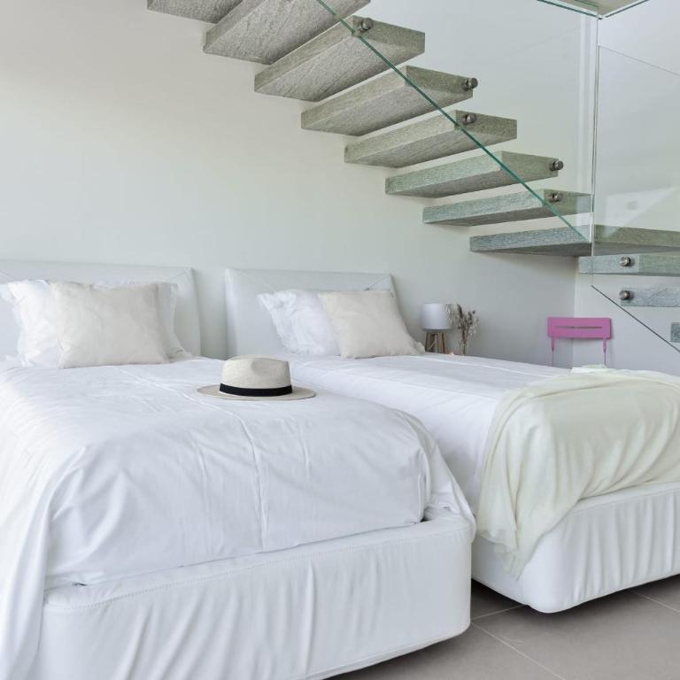 Architect-Designed Villa with Heated Pool for 10 Guests! - Villa - 21