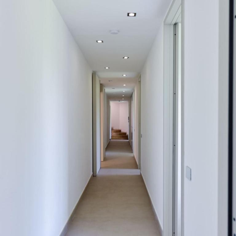 Architect-Designed Villa with Heated Pool for 10 Guests! - Villa - 23