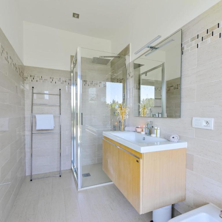 Architect-Designed Villa with Heated Pool for 10 Guests! - Villa - 30