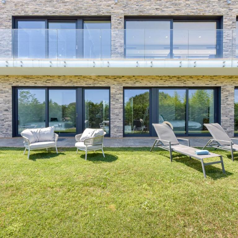 Architect-Designed Villa with Heated Pool for 10 Guests! - Villa - 36