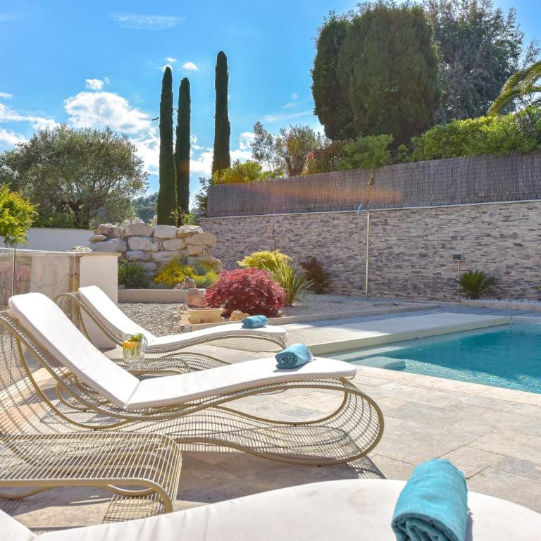 Architect-Designed Villa with Heated Pool for 10 Guests! - Villa - 45