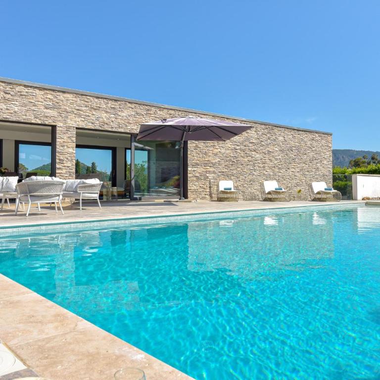Architect-Designed Villa with Heated Pool for 10 Guests! - Villa - 49