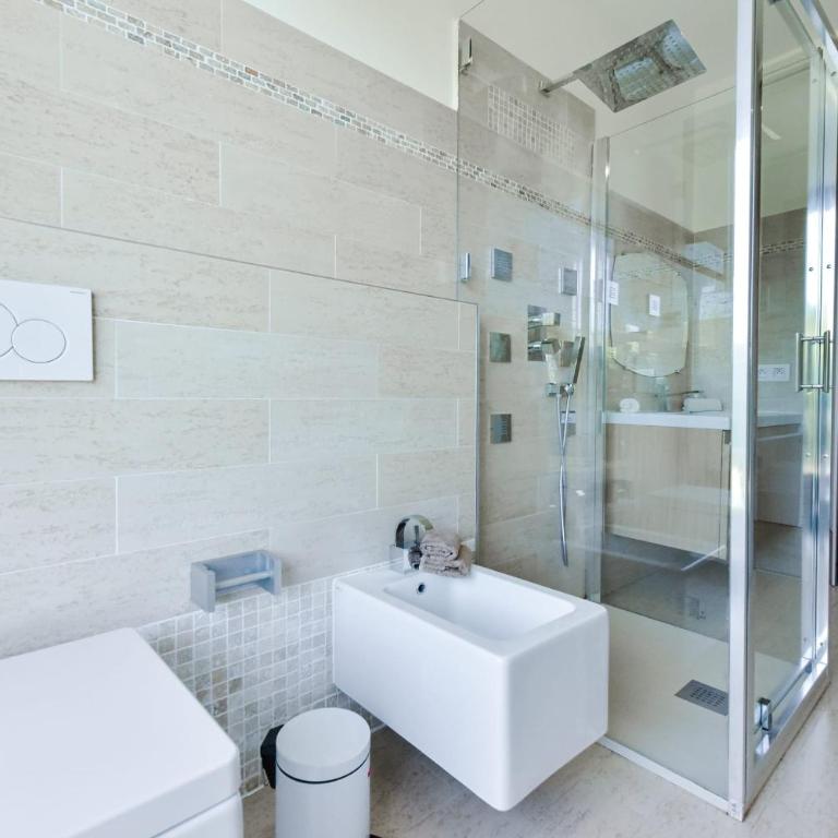 Architect-Designed Villa with Heated Pool for 10 Guests! - Villa - 51