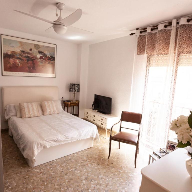 lola.- HABITACION DE MATRIMONIO, CON BAÑO PRIVADO - Chambre Lit Queen-Size - 1