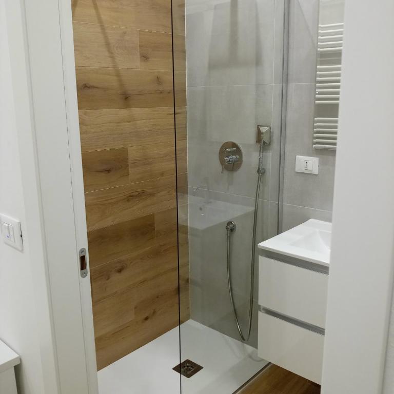 Rosa House - Camera Matrimoniale con Bagno Privato - 63
