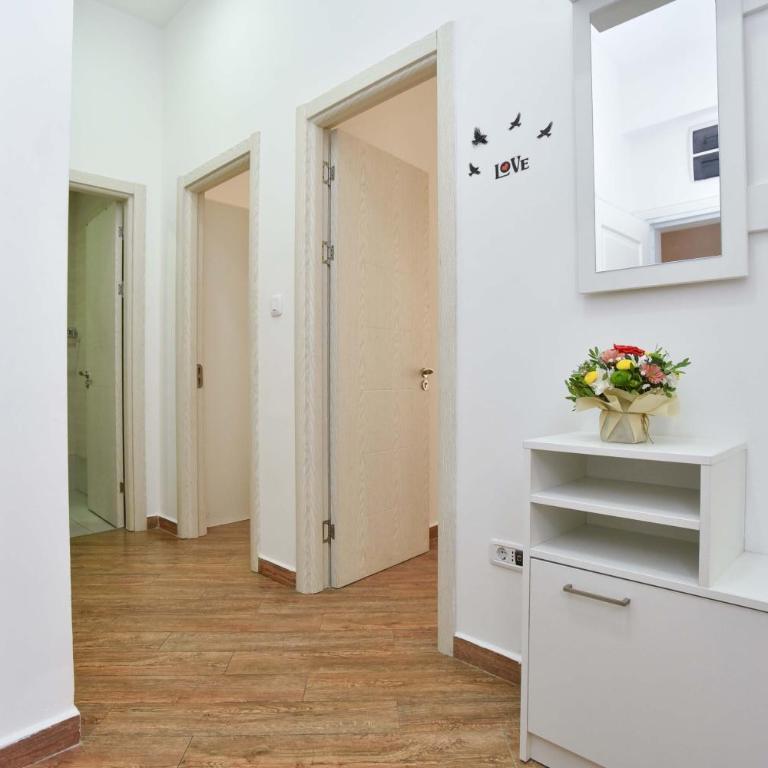 Victoria Center Apartments - Deluxe Apartment with Terrace and City View - 25