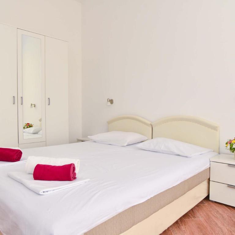 Victoria Center Apartments - Deluxe Apartment with Terrace and City View - 23