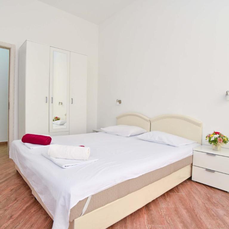 Victoria Center Apartments - Deluxe Apartment with Terrace and City View - 24