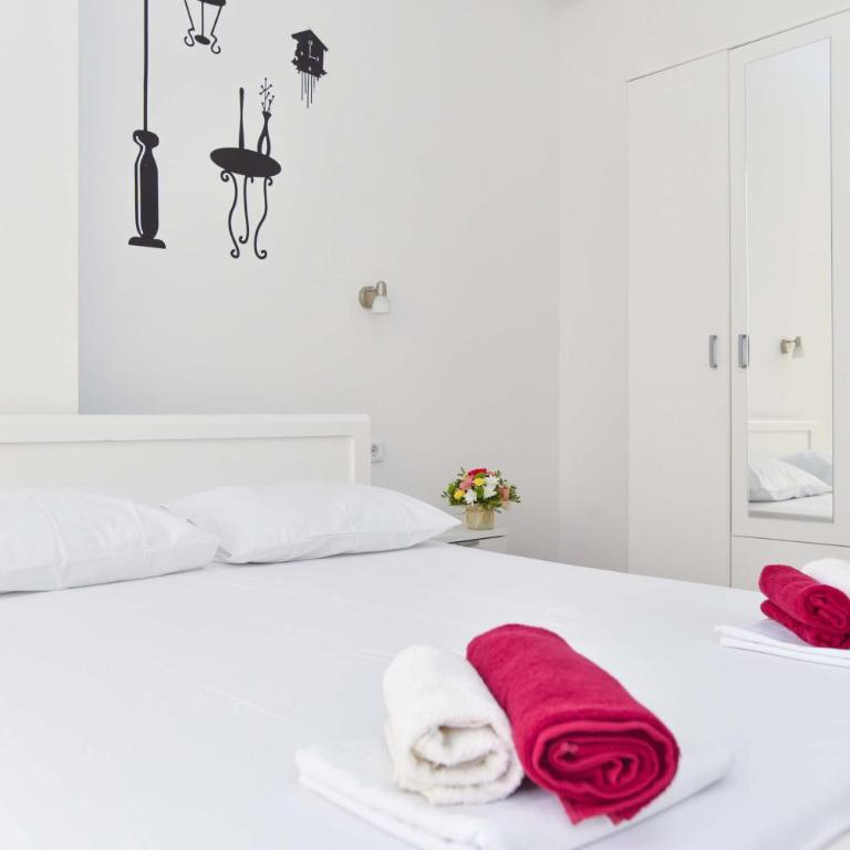 Victoria Center Apartments - Deluxe Apartment with Terrace and City View - 12