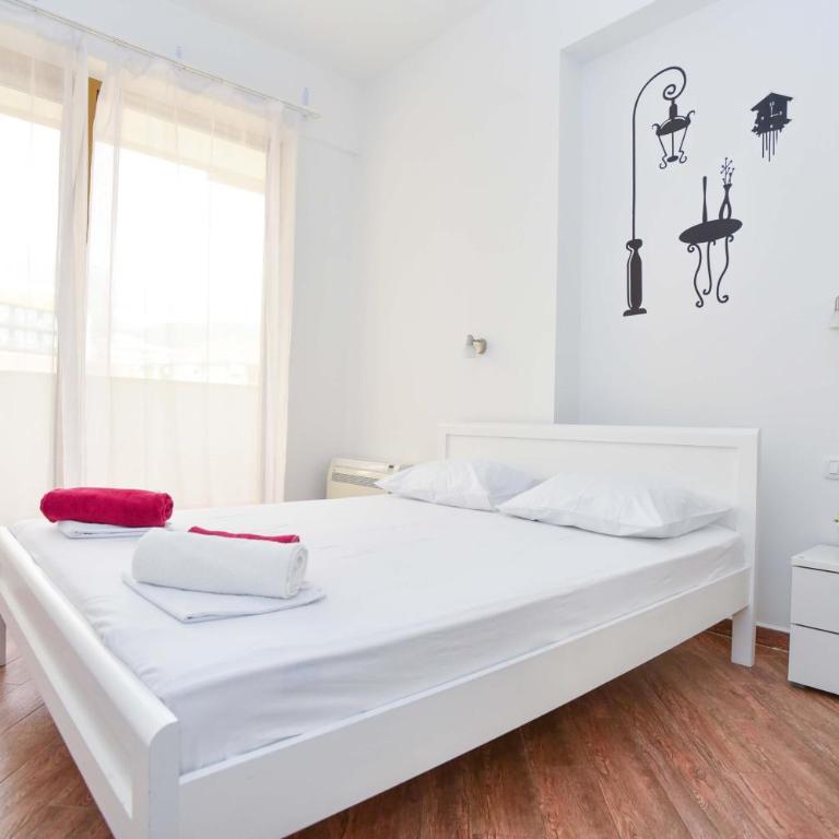 Victoria Center Apartments - Deluxe Apartment with Terrace and City View - 13