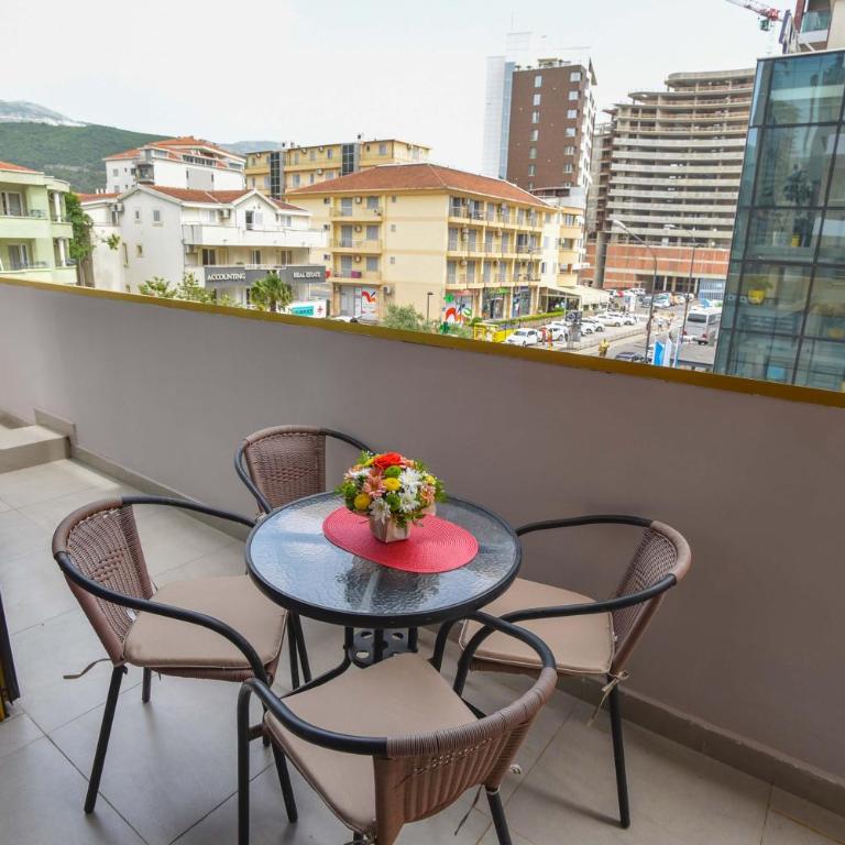Victoria Center Apartments - Deluxe Apartment with Terrace and City View - 16