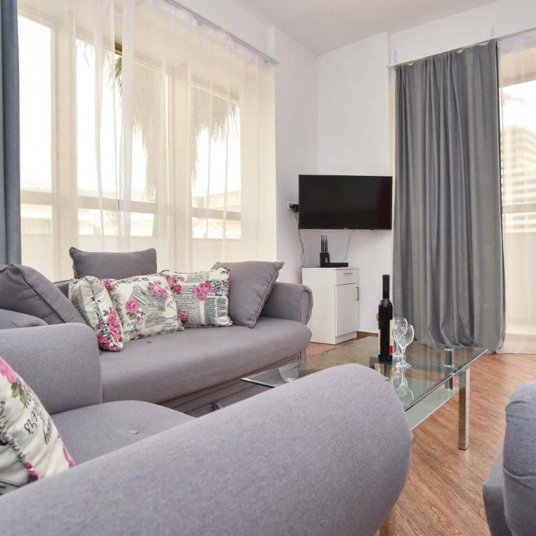 Victoria Center Apartments - Deluxe Apartment with Terrace and City View - 17