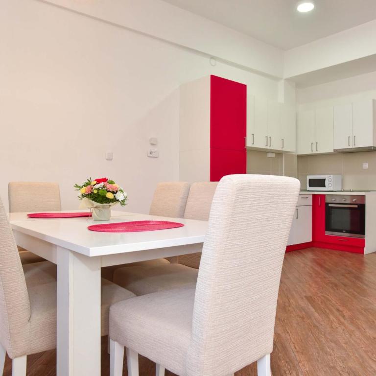 Victoria Center Apartments - Deluxe Apartment with Terrace and City View - 7