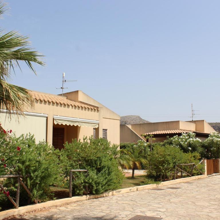Casa Vacanze Libeccio - Villetta con giardino e piscina condominiale - Casa Vacanze - 28