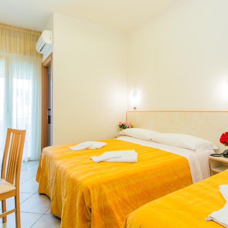 Hotel Favorita Easy Stay B&B - Camera Quadrupla Classic - 1