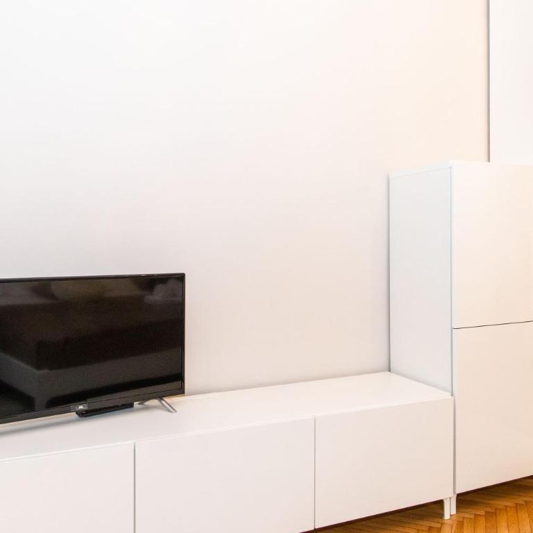 GuestHost - Chic & Style Crocetta Flat - Two-Bedroom Apartment - 8