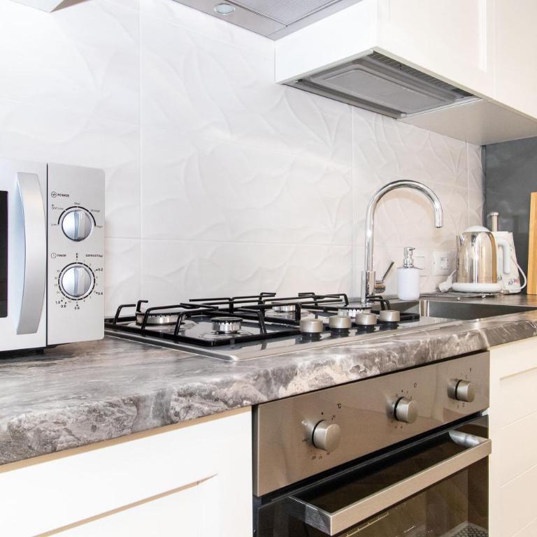 GuestHost - Chic & Style Crocetta Flat - Two-Bedroom Apartment - 24