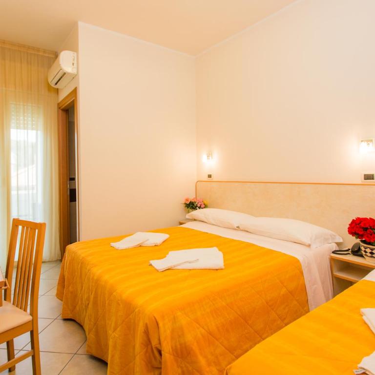 Hotel Favorita Easy Stay B&B - Camera Tripla - 1