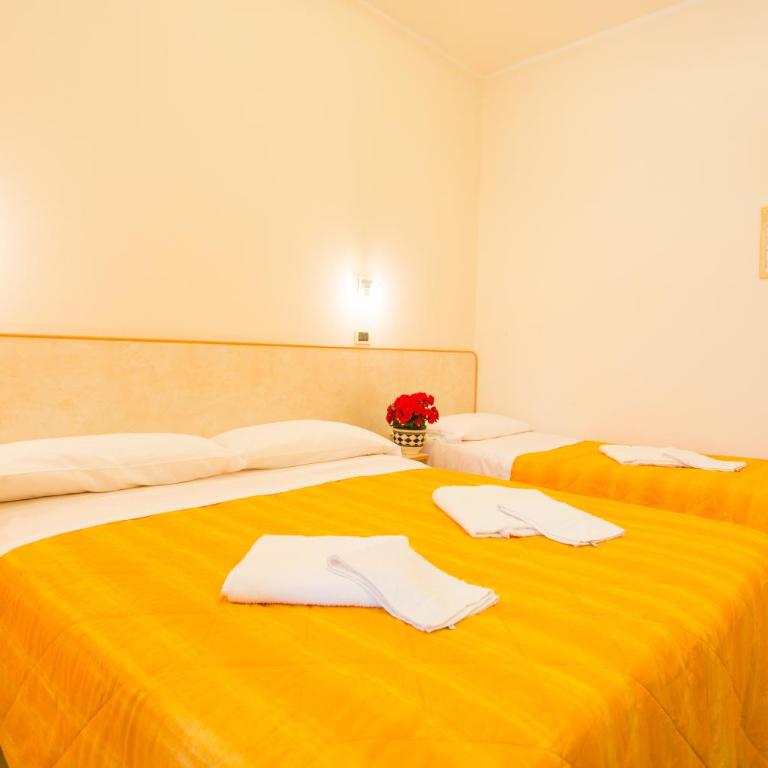 Hotel Favorita Easy Stay B&B - Camera Quadrupla Classic - 2
