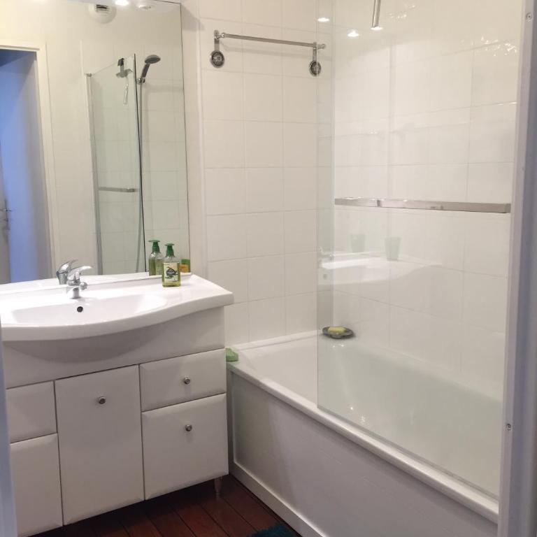 Appartement T3 classé 3 étoiles vue mer avec terrasse ,plage 2 minutes à pied - Appartement 2 Chambres - 14
