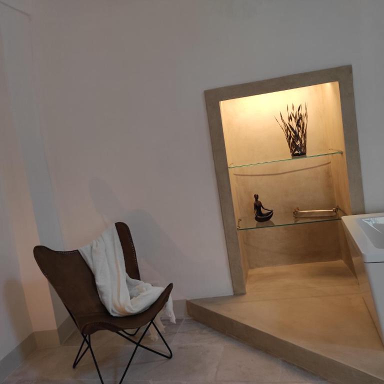 Caterina's Suites & Apartament - Camera King Deluxe - 6