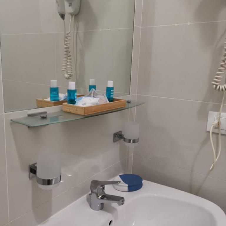 Al porticciolo - Camera Tripla con Bagno Privato - 16