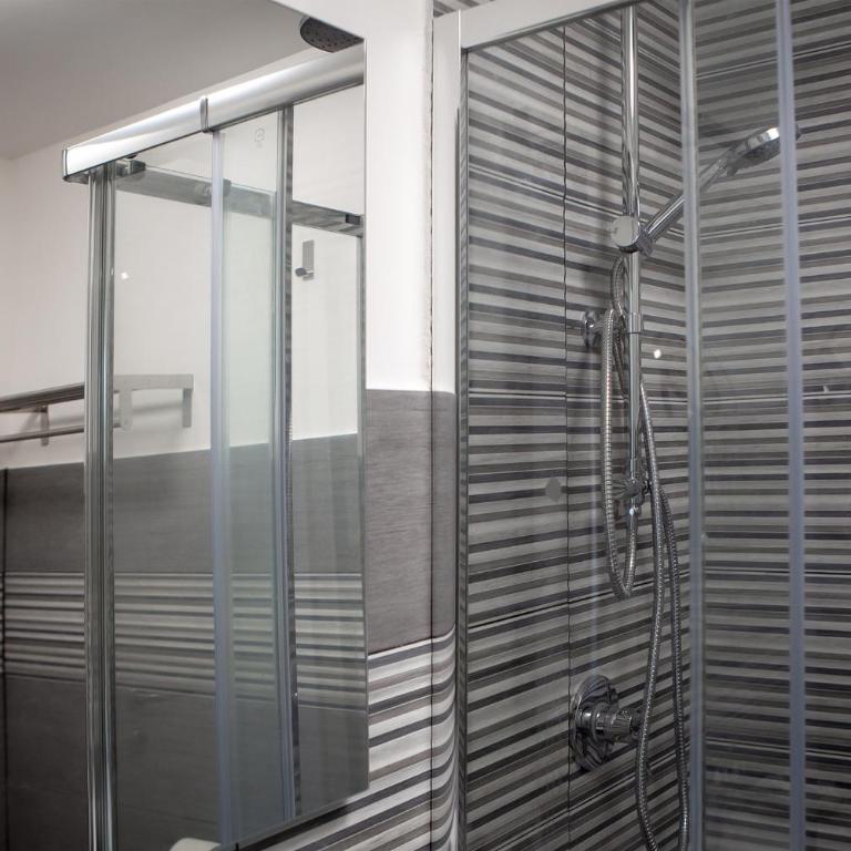 Pindemonte Suites - Camera Matrimoniale con Bagno Privato Esterno - 16