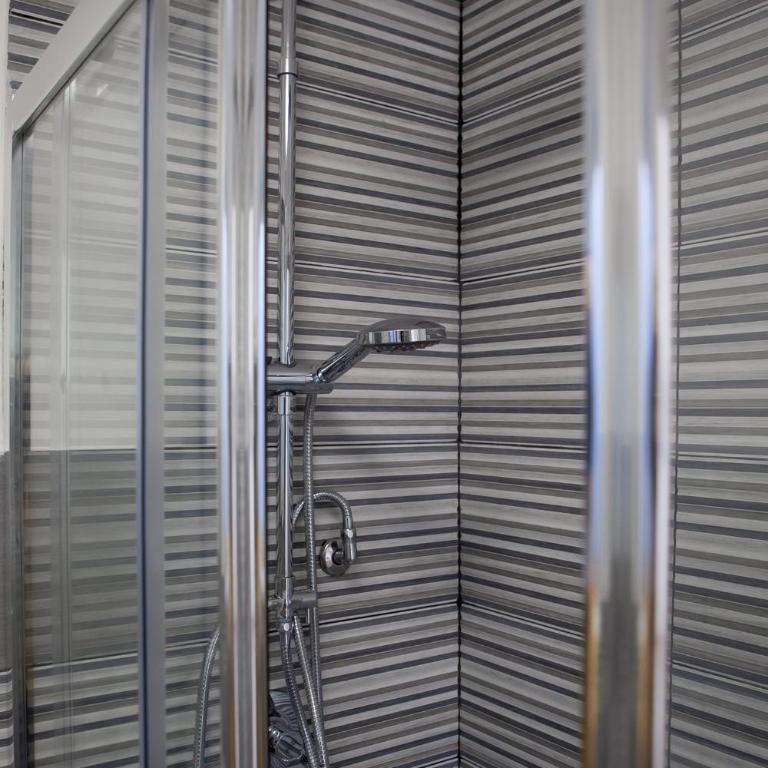 Pindemonte Suites - Camera Matrimoniale con Bagno Privato - 18