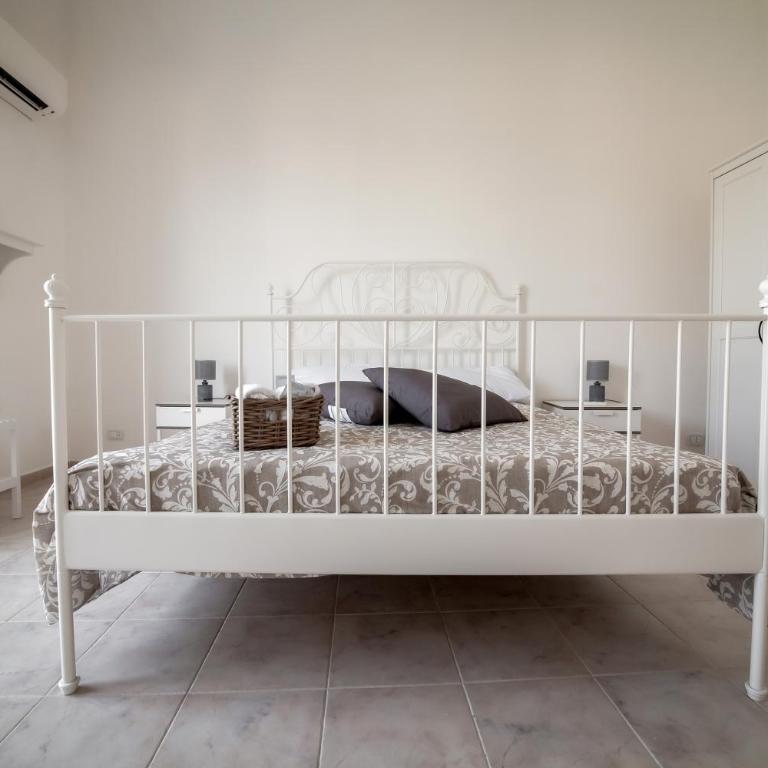 Pindemonte Suites - Camera Matrimoniale con Bagno Privato Esterno - 38