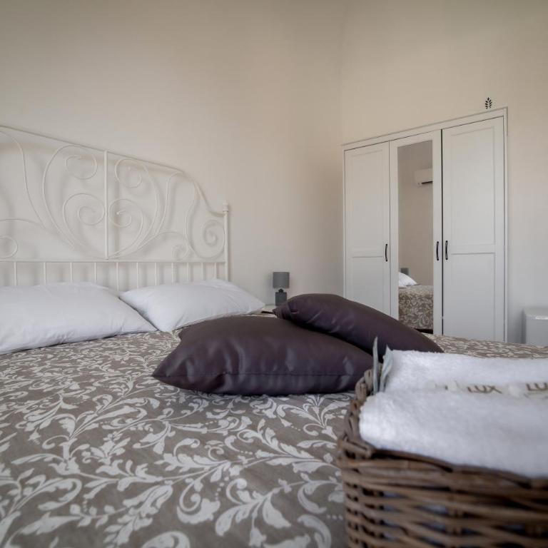 Pindemonte Suites - Camera Matrimoniale con Bagno Privato Esterno - 40