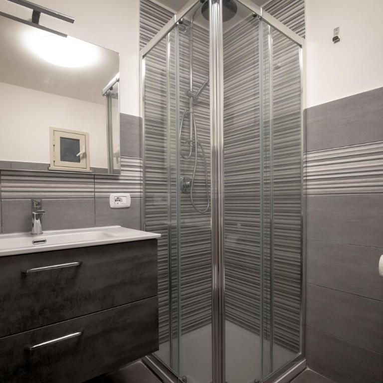 Pindemonte Suites - Camera Matrimoniale con Bagno Privato - 43