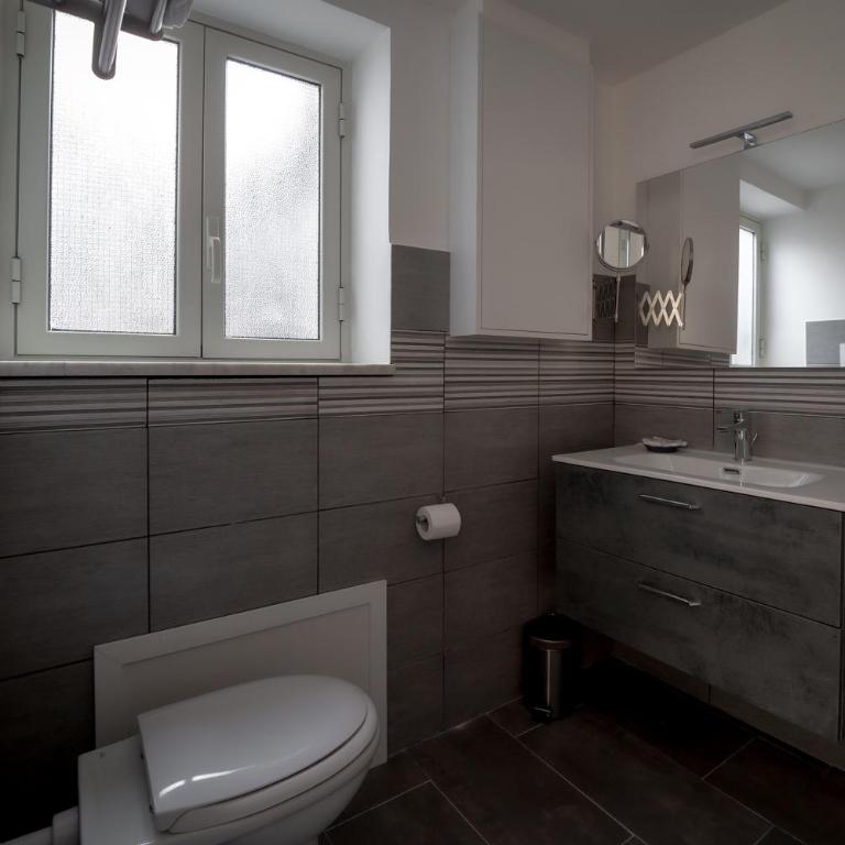 Pindemonte Suites - Camera Matrimoniale con Bagno Privato Esterno - 41