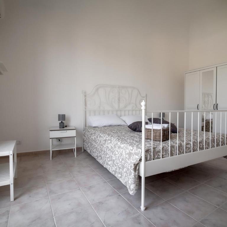 Pindemonte Suites - Camera Matrimoniale con Bagno Privato Esterno - 43