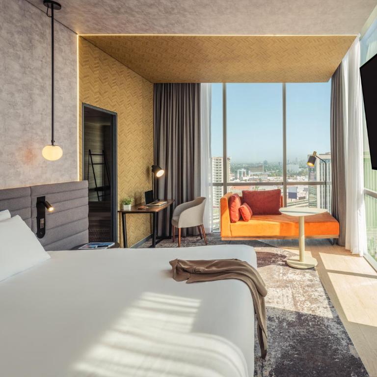 Novotel Mexico City Toreo - Deluxe Suite with Spa Bath - 7